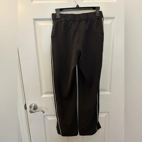 ! Lululemon On The Right Tract Pant, Size 4, Very Good Condition - Picture 7 of 12